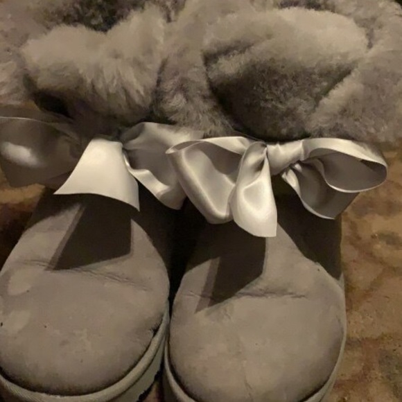 Uggs - Picture 1 of 3